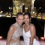 Über die Monate sah man Amira immer häufiger mit Alessandra. Die beiden Frauen verbrachten viel Zeit zusammen, gingen gemeinsam sogar auf Reisen. Hier sieht man sie vor dem Arc de Triomphe in Paris. Zu dem Foto schrieb Amira: "#patchwork".