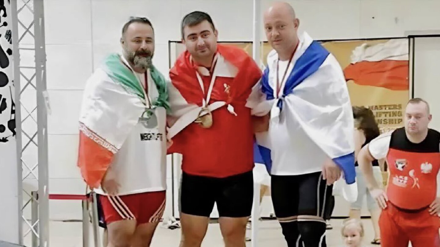 Iran’s sports federation bans weightlifters over photo with Israeli