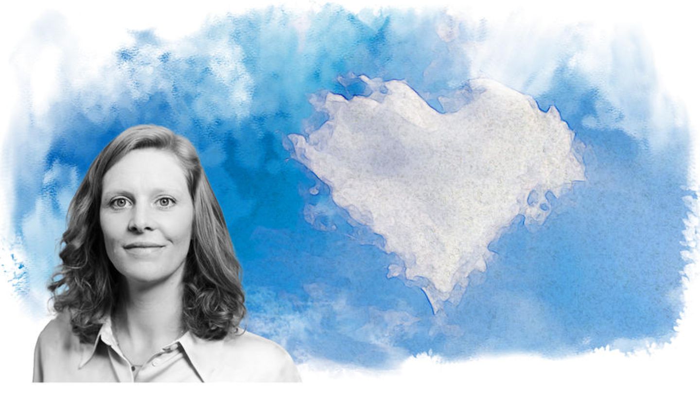 After Burn-out Kolumnistin Franziska Wallner vor der Illustration eines Himmels mit einer herzförmigen Wolke