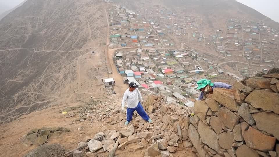 Video: "Mauer der Schande" wird abgerissen