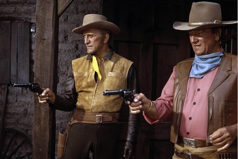 Kirk Douglas und John Wayne im Film "The War Wagon", zu Deutsch: Die Gewaltigen