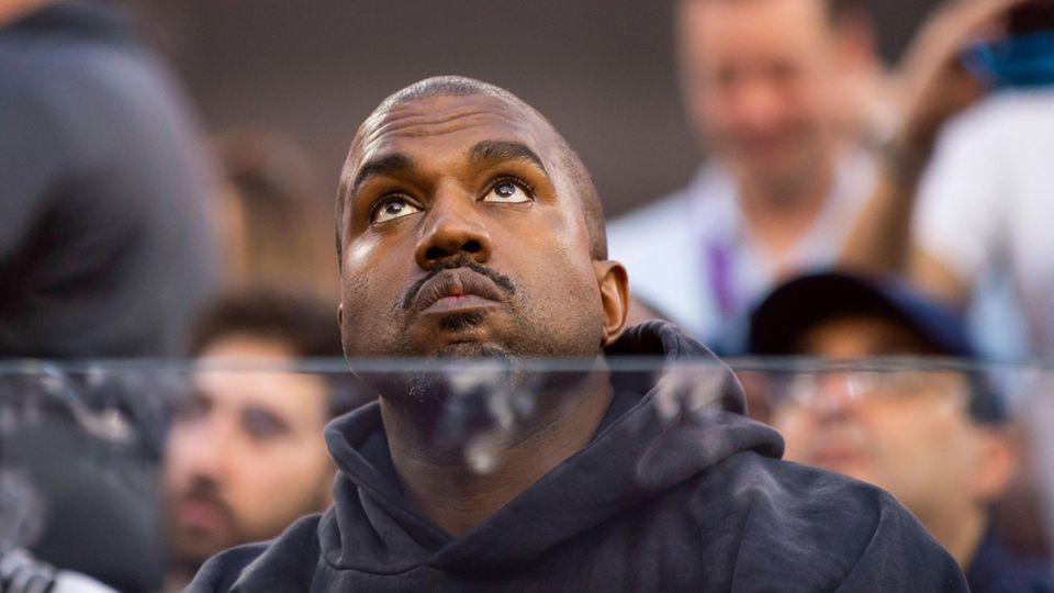 Kanye West bei einem Sportmatch im Jahr 2022