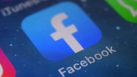 Die App-Logos von Facebook und Instagram auf einem Smartphone-Bildschirm