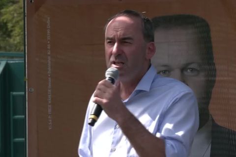 Video: "Ich sage heute nichts" - Aiwanger macht Wahlkampf