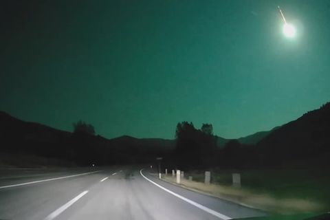 Türkei: Spektakuläre Aufnahme: Meteor lässt Nachthimmel gleißend grün erstrahlen