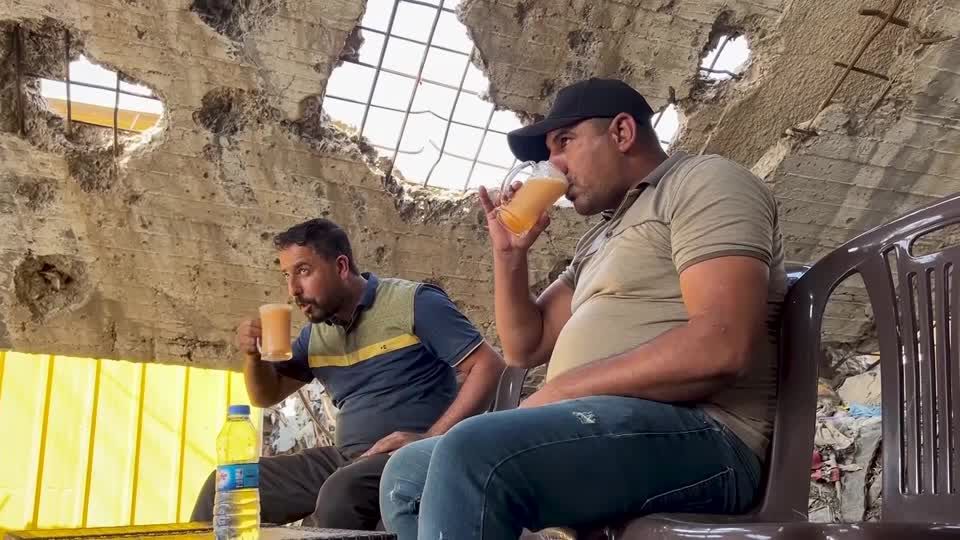 Video: Frische Säfte in der IS-Ruine