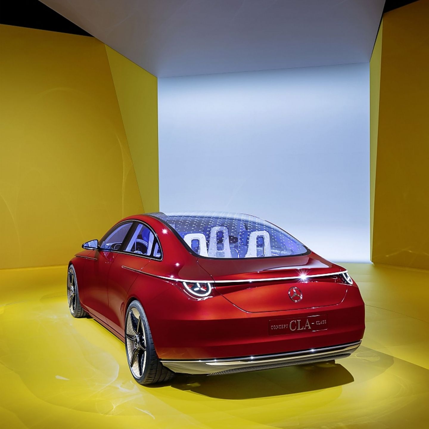 Studien: Mercedes Concept CLA Class : Elektrische Glaskugel