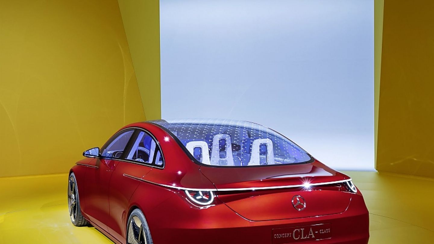 Studies: Mercedes Concept CLA Class: Electric glass ball