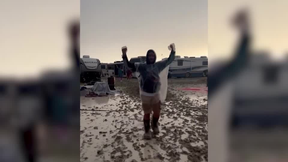 Video: Burning-Man im Schlamm: "Alle ziemlich gut gelaunt"