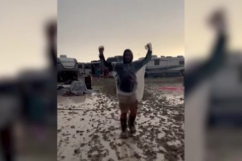 Video: Burning-Man im Schlamm: "Alle ziemlich gut gelaunt"