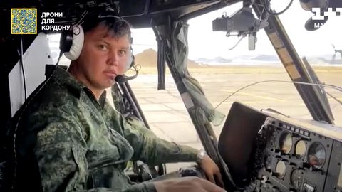 Der übergelaufene Pilot Maxim Kuzminow. Seinen Hubschrauber nahm er in die Ukraine mit. 