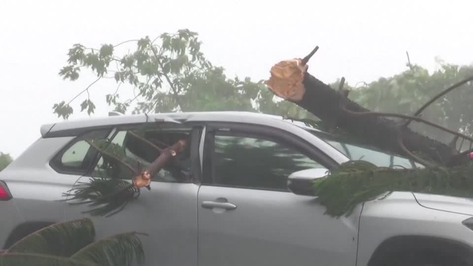 Video: Taifun "Haikui" hinterlässt schwere Schäden in Taiwan