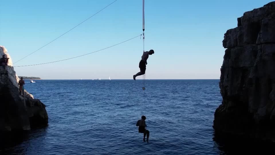 Video: Haken in der Haut - Skurriles Festival in Kroatien