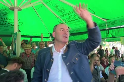 Video: Gillamoos: Heimspiel für Aiwanger