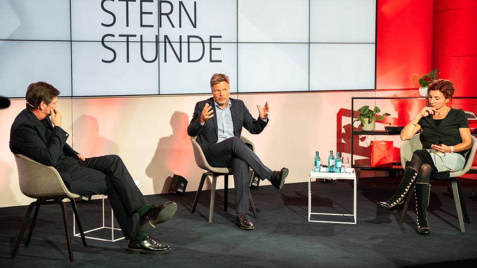 Gregor Peter Schmitz, chairman of the editor-in-chief of Stern with Robert Habeck and Juli Zeh
