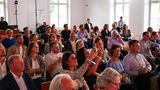 Mehrere Gäste verfolgten interessiert die Debatte