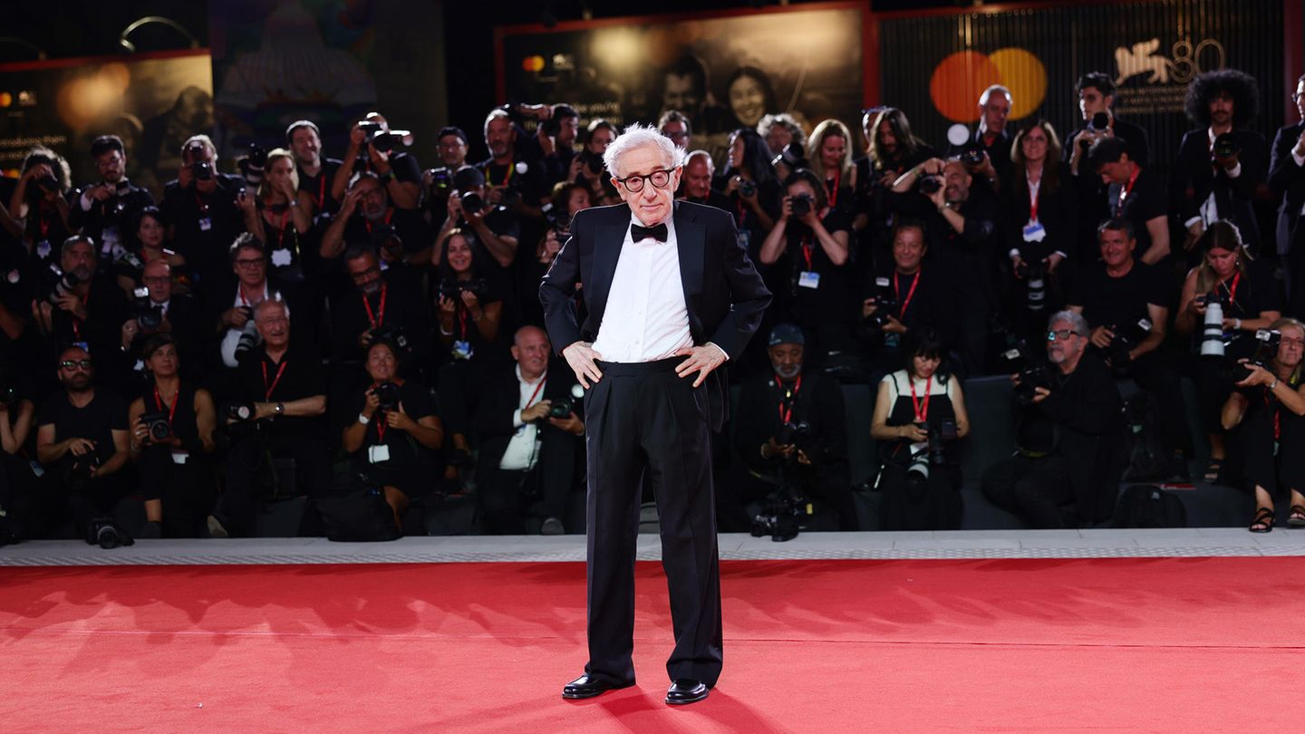 Filmregisseur Woody Allen bei der Vorstellung seines Films "Coup de Chance" in Venedig Filmregisseur Woody Allen bei der Vorstellung seines Films "Coup de Chance" in Venedig