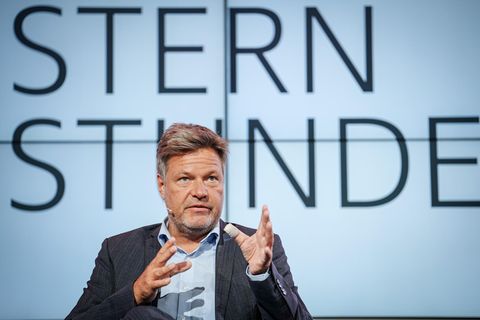 Robert Habeck nimmt an der Gesprächsrunde des "Stern"-Magazins "Stern Stunde" teil