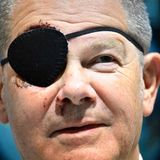 Seine auffällige Augenklappe nimmt der Kanzler mit Humor. "Das Wochenende hat mir auch ganz persönlich gezeigt: So schön Joggen ist, für manche Strecken nimmt man doch besser das Auto", scherzt Scholz, der beim Joggen gestürzt war