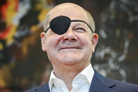 Nach einem Sportunfall trägt Bundeskanzler Olaf Scholz (SPD) eine Augenklappe