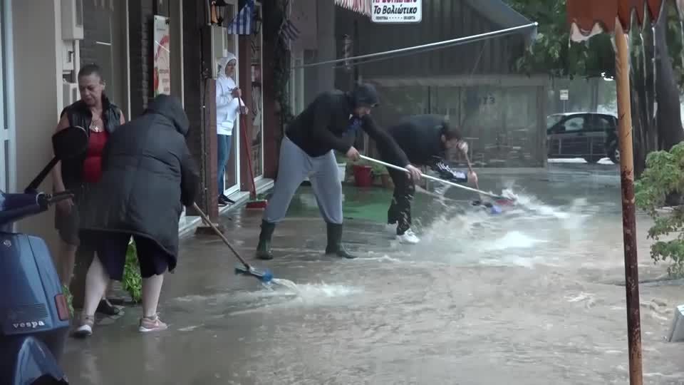 Hochwasser: Nach dem Feuer die Flut – Starkregen sorgt für Überschwemmungen in Griechenland