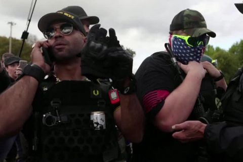 Video: Ex-Anführer der "Proud Boys" wegen Sturm auf Kapitol zu 22 Jahren Haft verurteilt