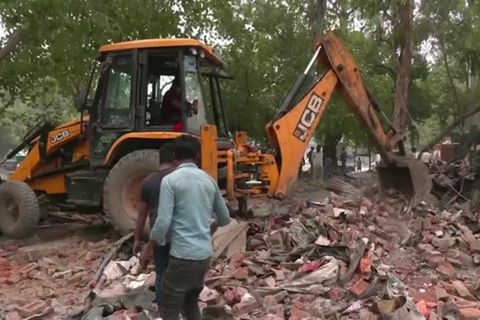 Video: "Sie essen auf unseren Gräbern" - Slums vor G20-Gipfel in Indien abgerissen