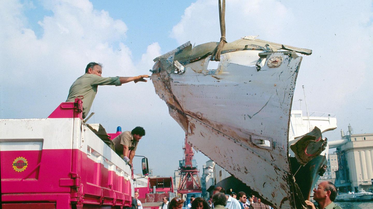 Abtransport der zerstörten Itavia DC-9-15