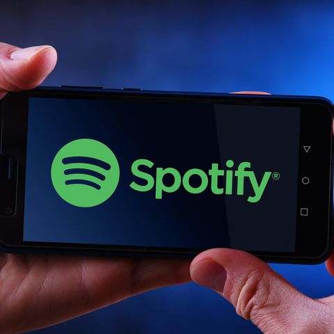 Das Logo der Firma Spotify auf einem Smartphone-Display