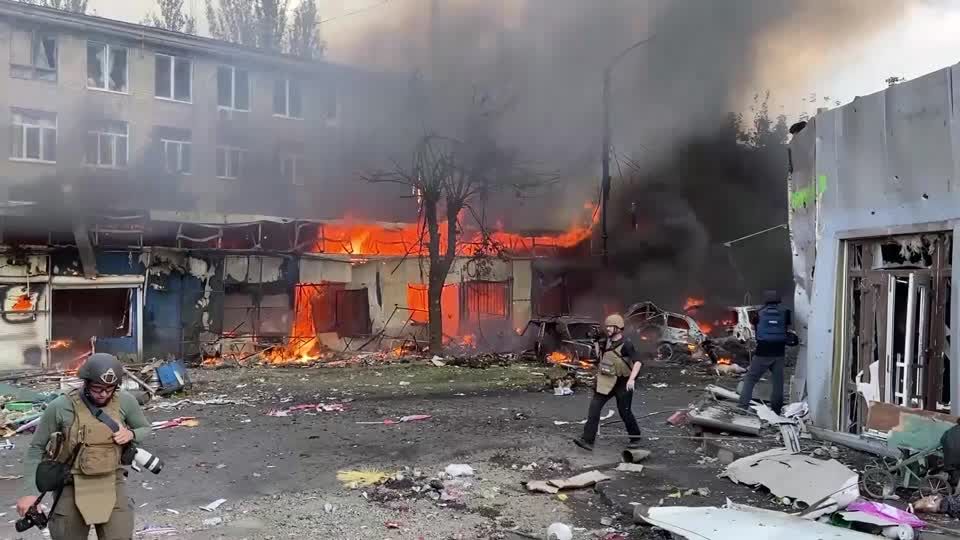 Video: US-Außenminister besucht Ukraine - Viele Tote bei Angriff