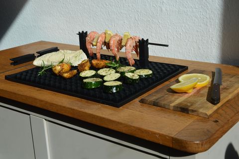 Garnelen und Gemüse auf der Silikonmatte KitchBo aus DHDL