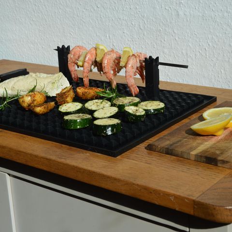 Garnelen und Gemüse auf der Silikonmatte KitchBo aus DHDL