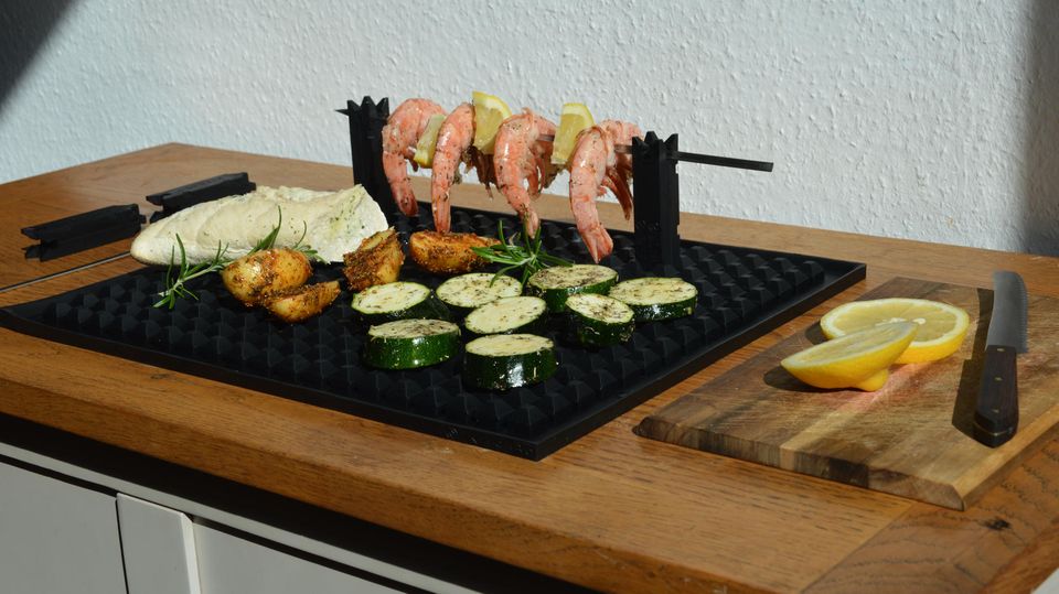 Garnelen und Gemüse auf der Silikonmatte KitchBo aus DHDL