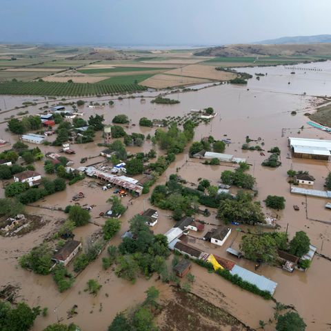 Hochwasser umgibt Häuser und Bauernhöfe nach dem Rekordregen in der Region Thessalien, in Griechenland