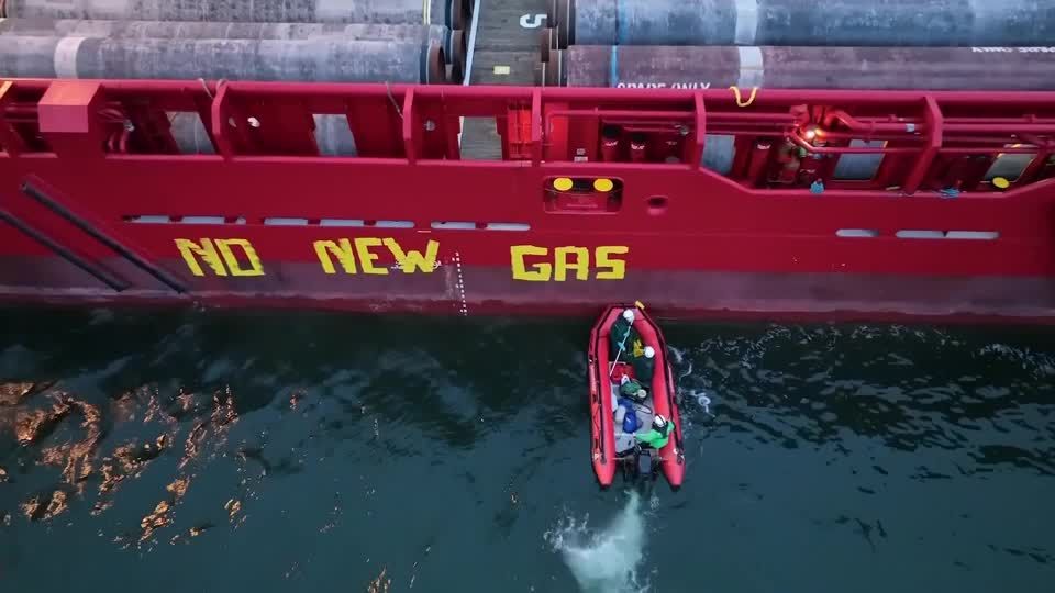 Video: "No new gas" - Greenpeace-Protest gegen LNG-Terminal