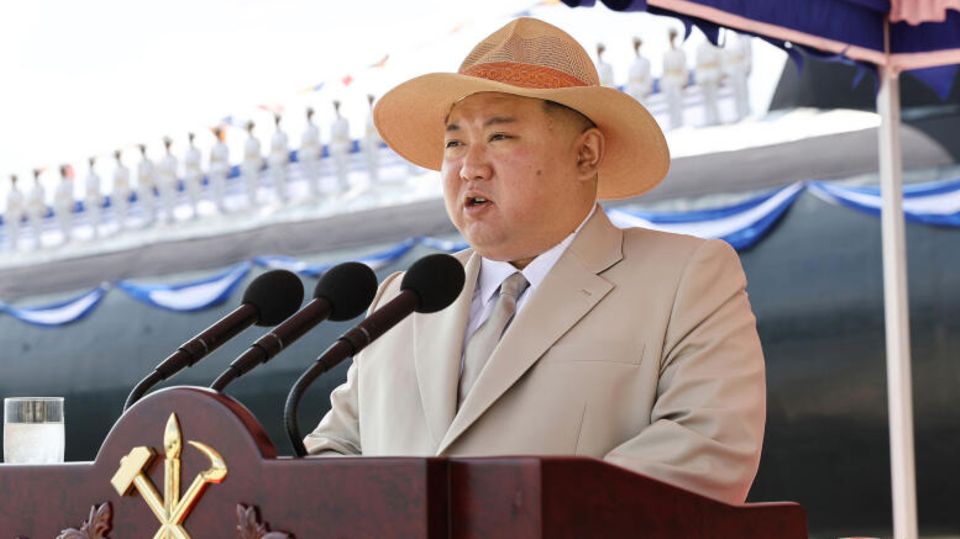 Selbsternannte Atommacht: Nordkorea weiht erstes taktisches Atom-U-Boot ein – Kim Jong Un will Flotte ausbauen