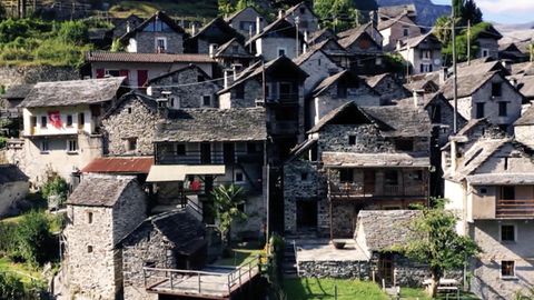 Familie verwandelt verlassenes Schweizer Dorf in ein Hotel