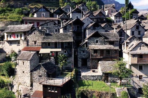Familie verwandelt verlassenes Schweizer Dorf in ein Hotel