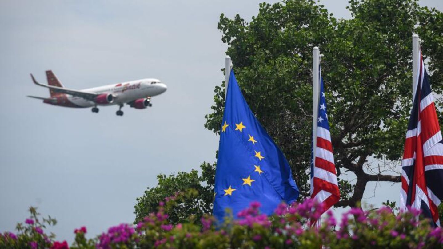 Bei jedem G20-Gipfel sind internationale Organisationen wie die Weltbank und die Vereinten Nationen (UN) zu Gast. Auch Spanien und Singapur sind jedes Mal dabei. Indien hat diesmal zudem Ägypten Bangladesch, Mauritius, die Niederlande, Nigeria, Oman und die Vereinigten Arabischen Emirate eingeladen