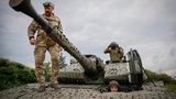 Ursprünglich wurde die Gruppe zur internationalen Abstimmung in Finanz- und Wirtschaftsfragen gegründet. Doch inzwischen beschäftigt sie sich auch mit vielen anderen globalen Themen von der Terrorbekämpfung über den Klimaschutz bis hin zu Kriegen. So dürfte auch der russische Angriffskrieg gegen die Ukraine wie im vergangenen Jahr eine große Rolle spielen. Auch wenn die indische Präsidentschaft das Thema nicht so hoch hängen möchte ...