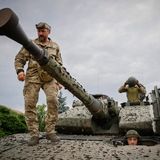 Ursprünglich wurde die Gruppe zur internationalen Abstimmung in Finanz- und Wirtschaftsfragen gegründet. Doch inzwischen beschäftigt sie sich auch mit vielen anderen globalen Themen von der Terrorbekämpfung über den Klimaschutz bis hin zu Kriegen. So dürfte auch der russische Angriffskrieg gegen die Ukraine wie im vergangenen Jahr eine große Rolle spielen. Auch wenn die indische Präsidentschaft das Thema nicht so hoch hängen möchte ...