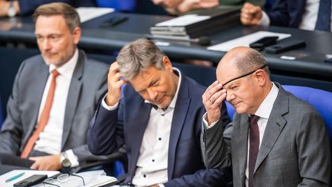 Von links: Finanzminister Christian Lindner (FDP), Wirtschaftsminister Robert Habeck (Grüne) und Bundeskanzler Olaf Scholz (SPD)