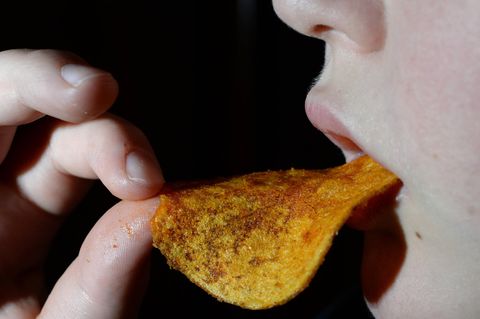Bei der One-Chip-Challenge müssen Teilnehmer einen extrem scharf gewürzten Tortilla-Chip essen
