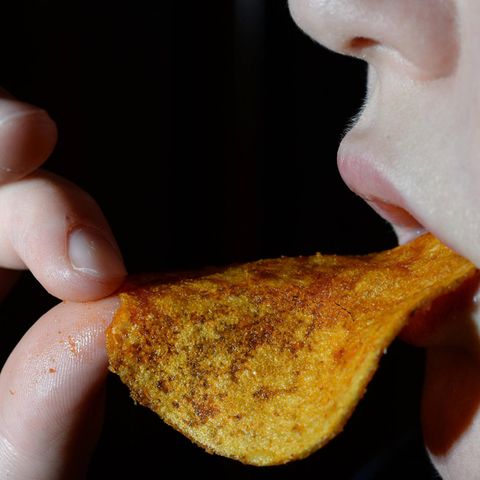 Bei der One-Chip-Challenge müssen Teilnehmer einen extrem scharf gewürzten Tortilla-Chip essen