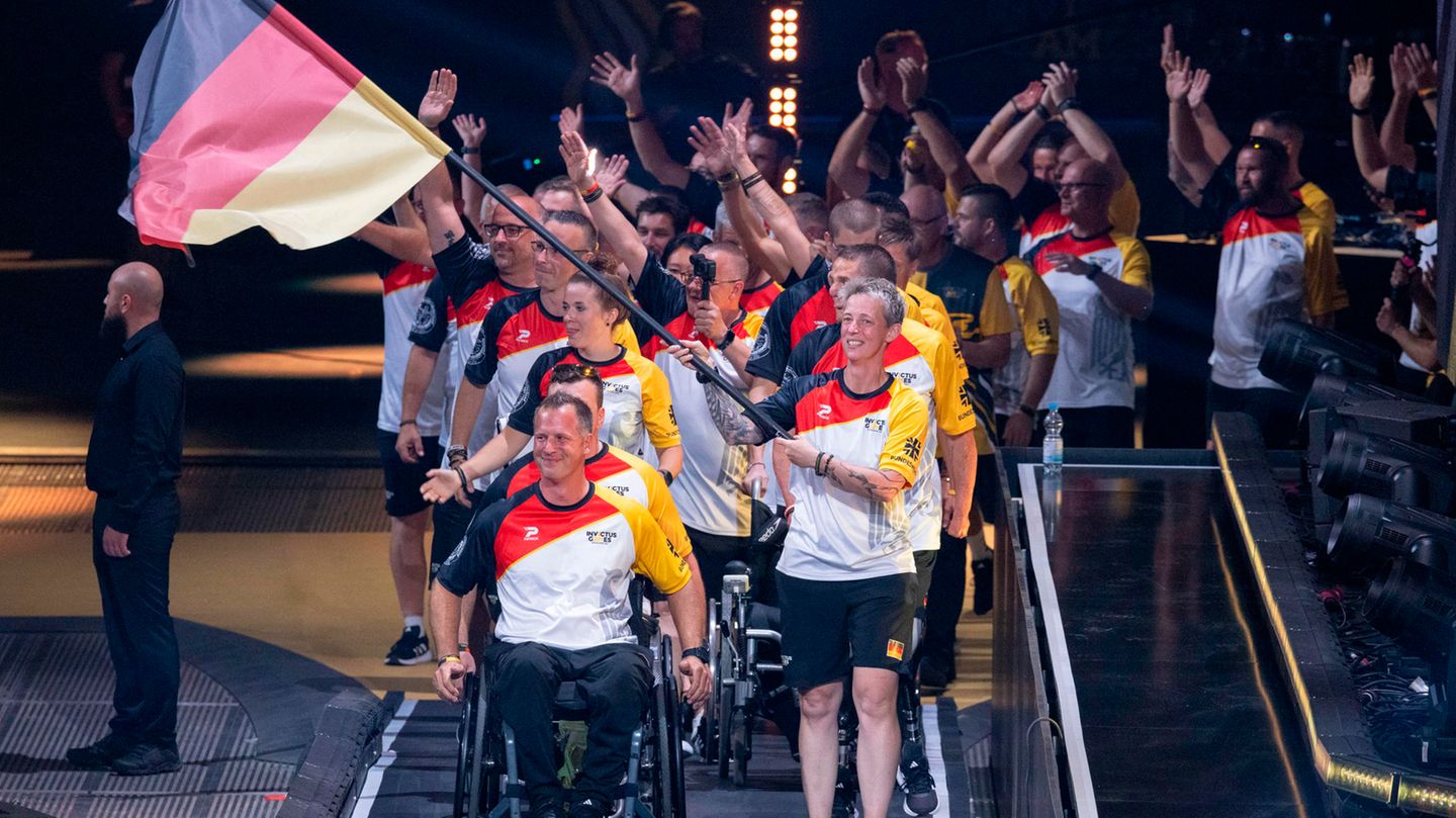 Hier zieht das deutsche Team ins Stadion ein