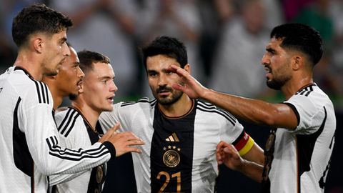 Immerhin einen Torjubel (zum 1:1) durften die deutschen Nationalspieler um Neu-Kapitän Gündogan (2.v.r.) zeigen