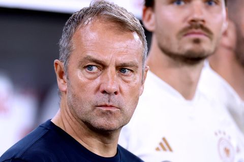 Bundestrainer Hansi Flick steht nach der Pleite gegen Japan schwer unter Druck.