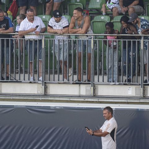 Eines der letzten Bilder von Bundestrainer Hansi Flick im Amt: Am Tag nach der Blamage gegen Japan leitete er das öffentliche Training der Nationalmannschaft in Wolfsburg. Kurz danach war Schluss