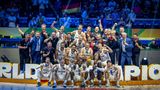 Beseelt vom WM-Coup: Das Team und die deutschen Offiziellen bei der Siegerehrung
