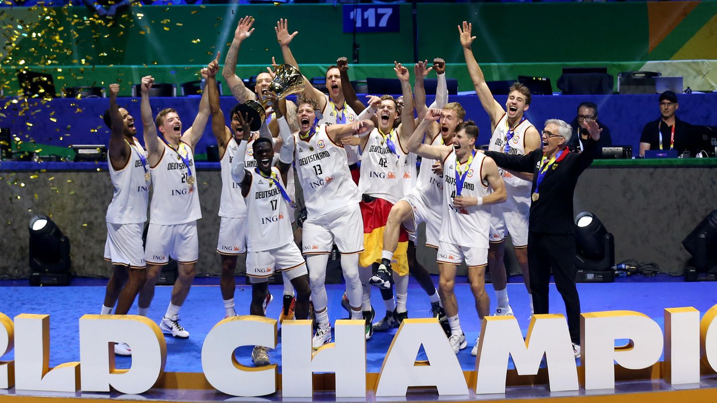 Verdienter Jubel: Die deutschen Basketballer nach ihrem Titelgewinn